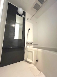 ワールドアイ江坂アルバの浴室|落ち着いた空間のお風呂です