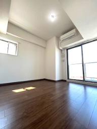 ワールドアイ江坂アルバの居間・リビング|ゆったりとしたリビングです