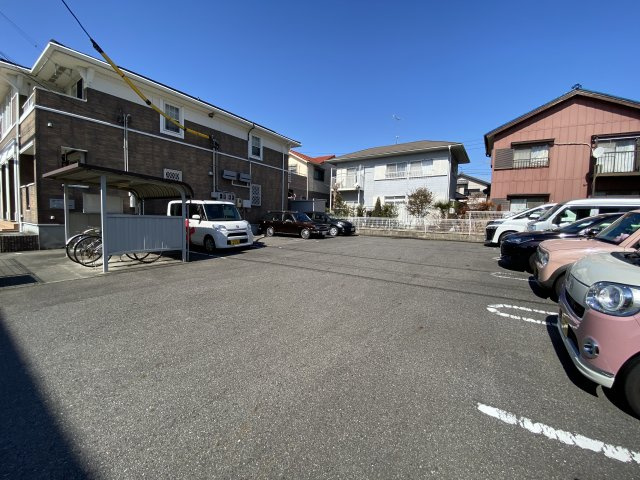 ルミエールの駐車場