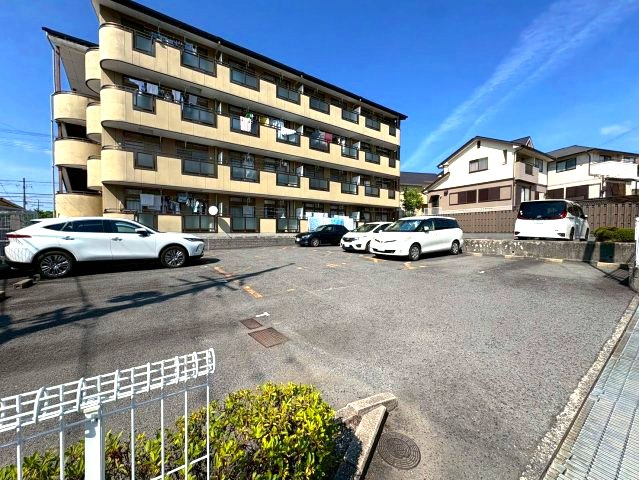 アレーゼＦの駐車場