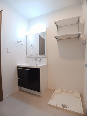 【洗面所】 | ケーズコート中迫２ | 明るい洗面所です