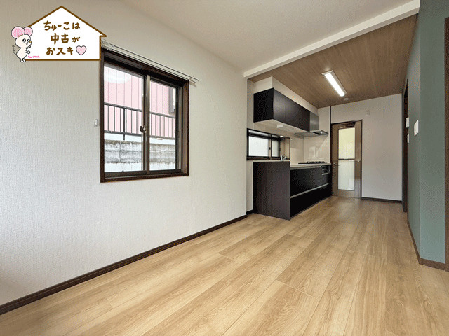 青葉区中山2丁目　セキスイハウス施工中古住宅の居間・リビング