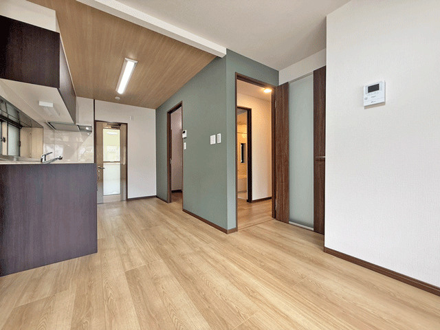 青葉区中山2丁目　セキスイハウス施工中古住宅の居間・リビング