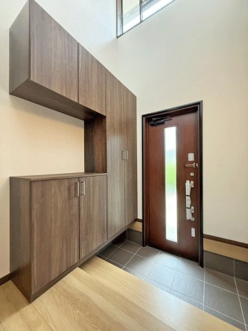 青葉区中山2丁目　セキスイハウス施工中古住宅の玄関