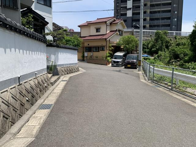【前面道路含む現地写真】