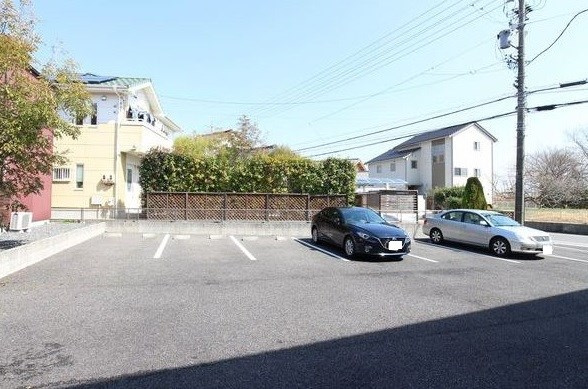 スプリングコート香久山の駐車場