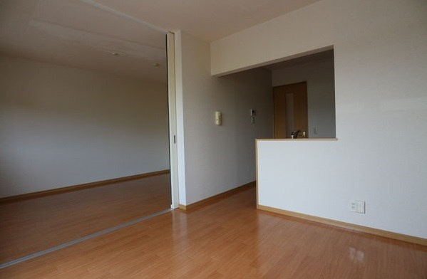 スプリングコート香久山の居間・リビング