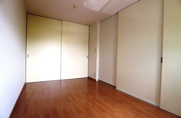 スプリングコート香久山の寝室