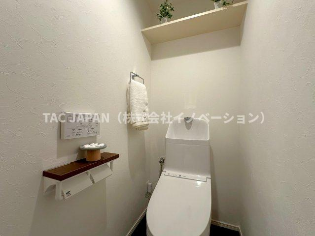 エンゼル鳩ケ谷南弐番館のトイレ|暗すぎず、狭すぎず、落ち着きある上質な空間が再現されたお手洗い。