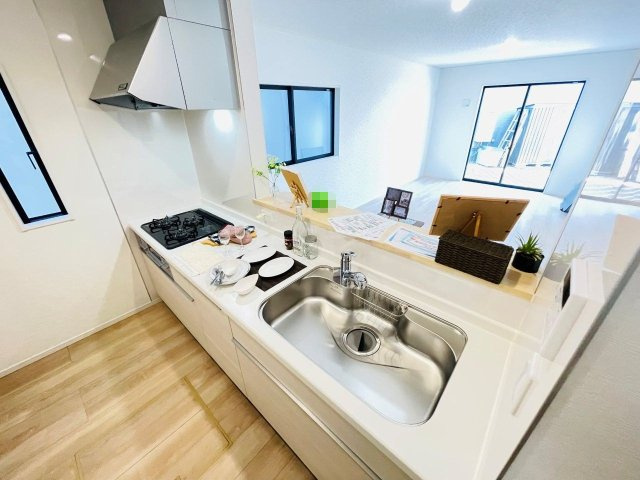 豊田市市木町第4　新築分譲住宅　全2棟　1号棟のキッチン|浄水器一体型水栓です。