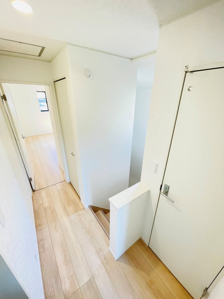 豊田市市木町第4　新築分譲住宅　全2棟　1号棟のその他共用部分|2階廊下にも便利な収納付き♪