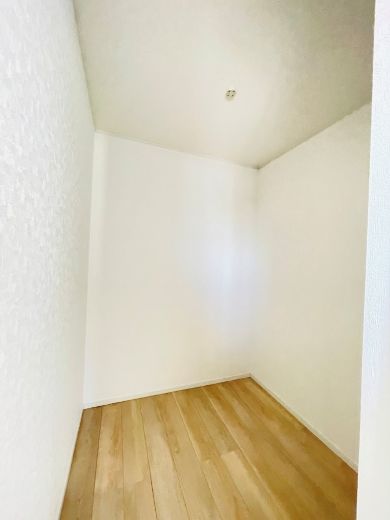 豊田市市木町第4　新築分譲住宅　全2棟　1号棟の洋室|ウォークインクローゼットは衣類だけでなく、バッグや帽子、アクセサリーなども収納でき管理がしやすいです。