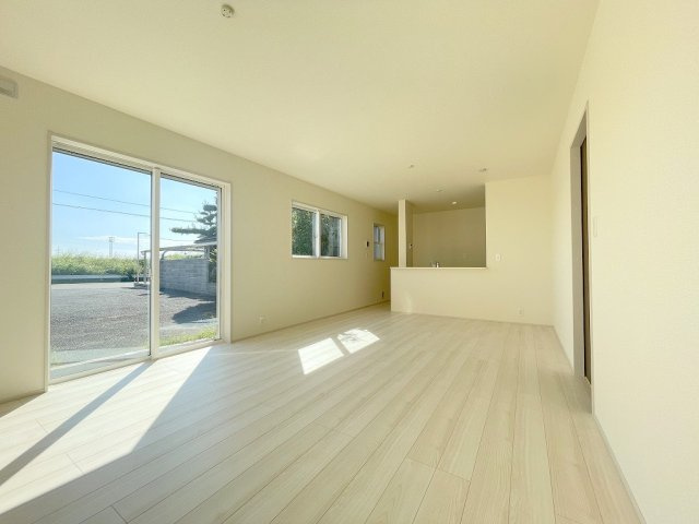 三郷市幸房　新築戸建　全1棟の居間・リビング|同施工会社の参考写真になります。