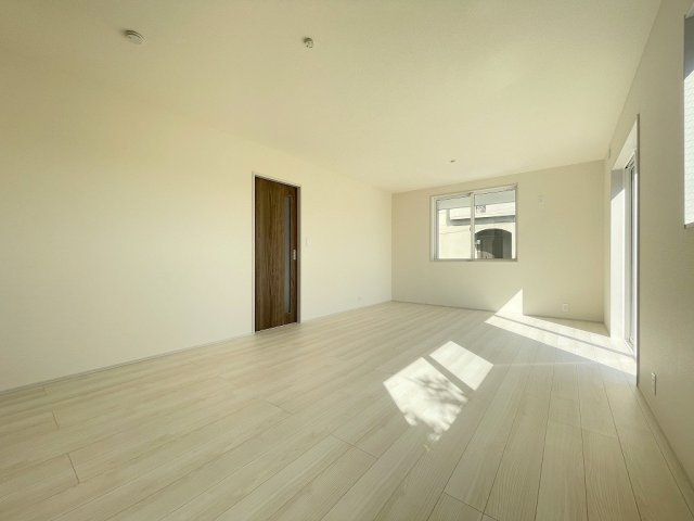 三郷市幸房　新築戸建　全1棟の居間・リビング|同施工会社の参考写真になります。