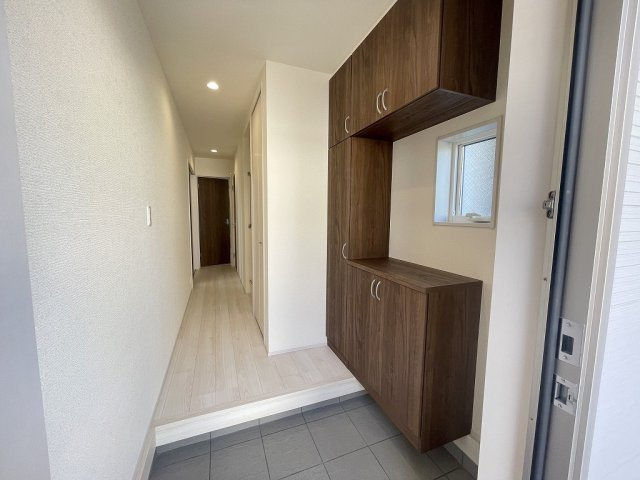 三郷市幸房　新築戸建　全1棟の玄関|同施工会社の参考写真になります。