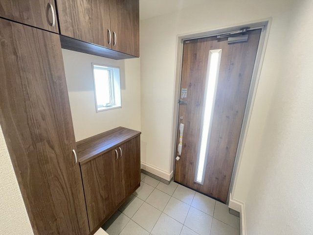 三郷市幸房　新築戸建　全1棟の玄関|同施工会社の参考写真になります。