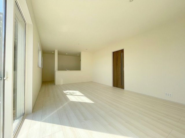 三郷市幸房　新築戸建　全1棟の居間・リビング|同施工会社の参考写真になります。