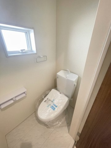 三郷市幸房　新築戸建　全1棟のトイレ|同施工会社の参考写真になります。