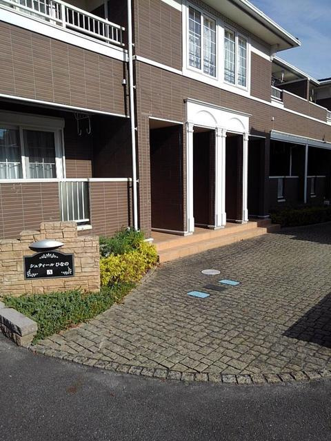 シュティールひなの Aのエントランス