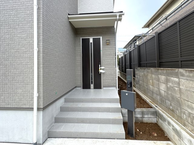 市川市大野町１丁目新築戸建【大野小学校：10分】のエントランス|エントランス・玄関ポーチ