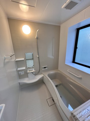 【浴室】 | ＼大空間の６LDK！建坪49坪の広々中古住宅／