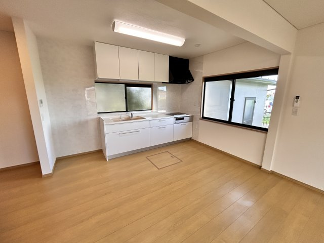 【キッチン】 | ＼大空間の６LDK！建坪49坪の広々中古住宅／