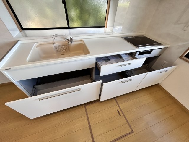 【キッチン】 | ＼大空間の６LDK！建坪49坪の広々中古住宅／