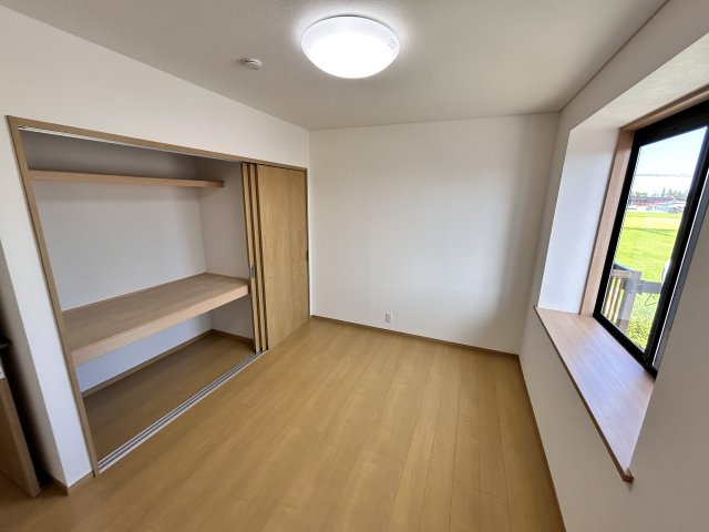 【洋室】 | ＼大空間の６LDK！建坪49坪の広々中古住宅／