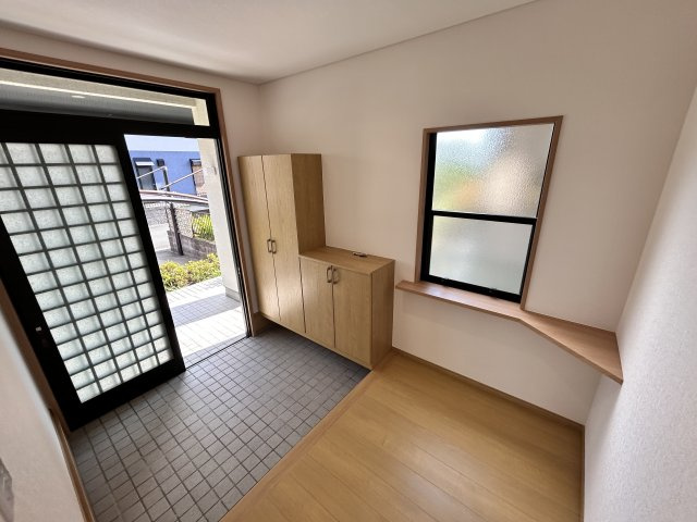 【玄関】 | ＼大空間の６LDK！建坪49坪の広々中古住宅／