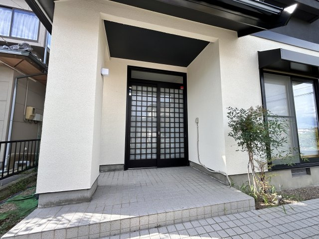 【玄関】 | ＼大空間の６LDK！建坪49坪の広々中古住宅／