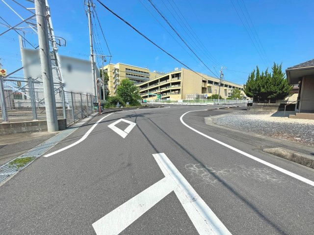 【前面道路含む現地写真】 | 鈴鹿市南玉垣町　平屋 | 前面道路