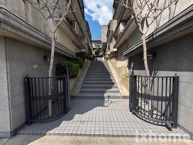 ラジュニール春日丘のロビー|清潔なロビーです