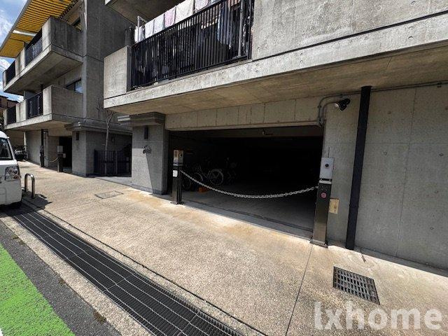 ラジュニール春日丘の駐車場|カースペースがあります