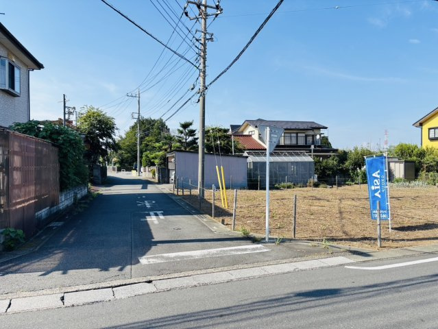 敷地面積約100坪　売地　川越市小堤の前面道路含む現地写真|人気の高い角地！南側約6ｎ公道、西側約4.5ｍ公道