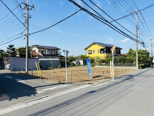 敷地面積約100坪　売地　川越市小堤の前面道路含む現地写真|接道幅も広くお車の出し入れもラクラクです♪