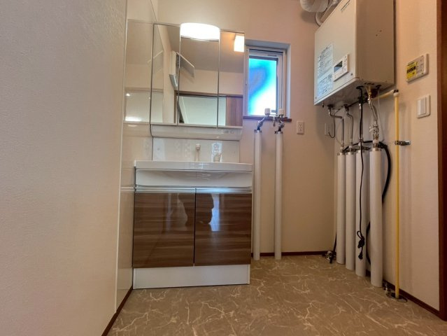 新築住宅　帯広市西15条南32丁目　A棟の独立洗面台