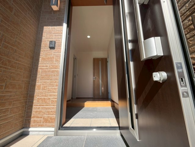 新築住宅　帯広市西15条南32丁目　A棟の玄関