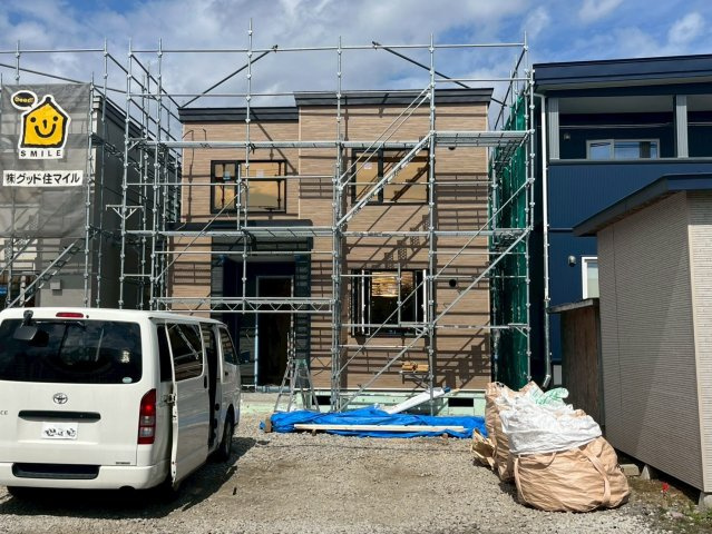 新築住宅　帯広市西15条南32丁目　B棟の前面道路含む現地写真