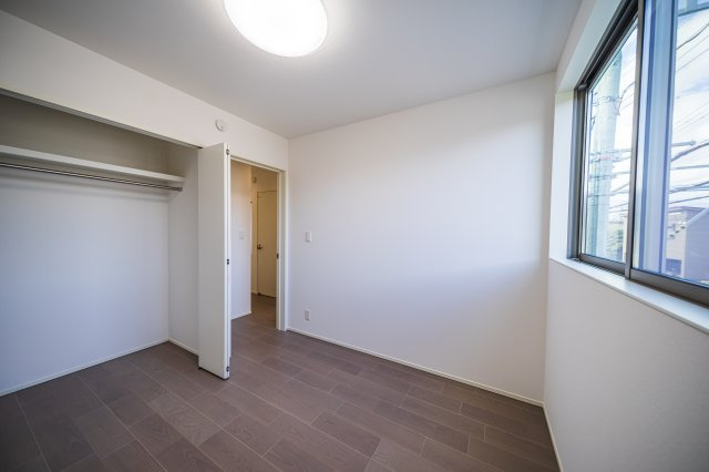 ＼新築モデルハウス／　好評販売中！　御殿場市大坂１期　全１邸の洋室|現地写真