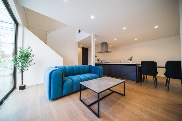 nattoku御殿場市大坂　全２棟　１号棟の居間・リビング|こちらの画像はバーチャルAI家具設置例です。