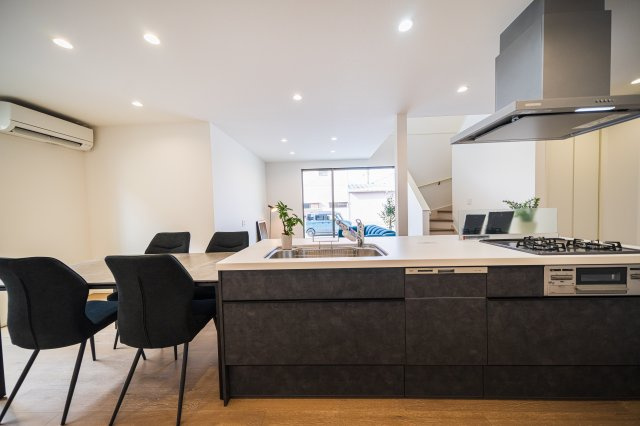 ＼新築モデルハウス／　好評販売中！　御殿場市大坂１期　全１邸のキッチン|現地写真