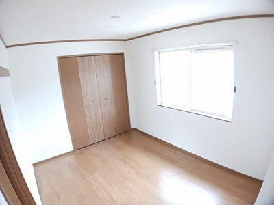 【内装】 | ブルーマウンテンⅢ | 明るい色調の室内です