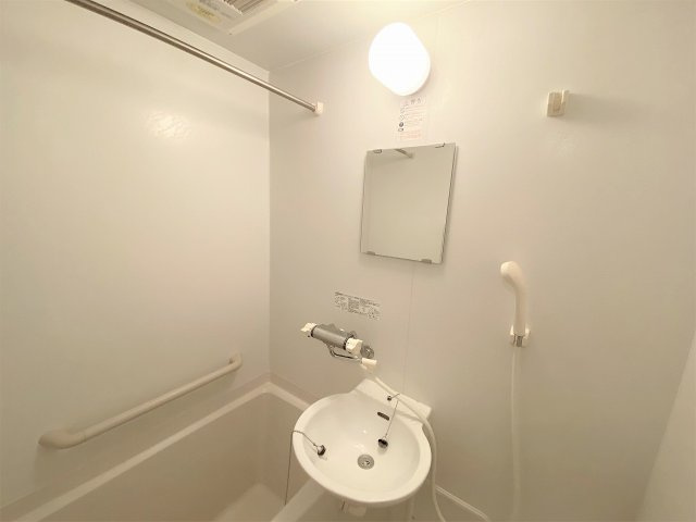 レオネクストひかりの浴室|設備・使用は号室により異なる為、現況を優先いたします。