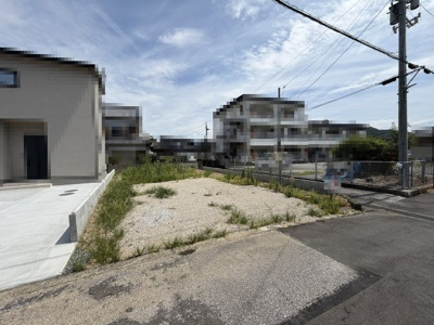 【前面道路含む現地写真】 | 建築条件付き宅地　野市町西野　東棟