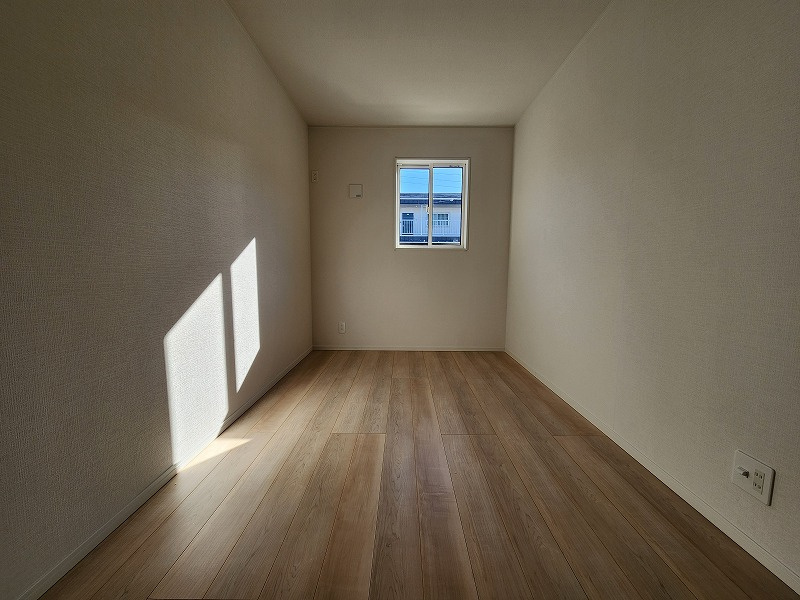 小牧市小牧1丁目　新築戸建　3号棟の洋室|使い勝手のいい洋室です