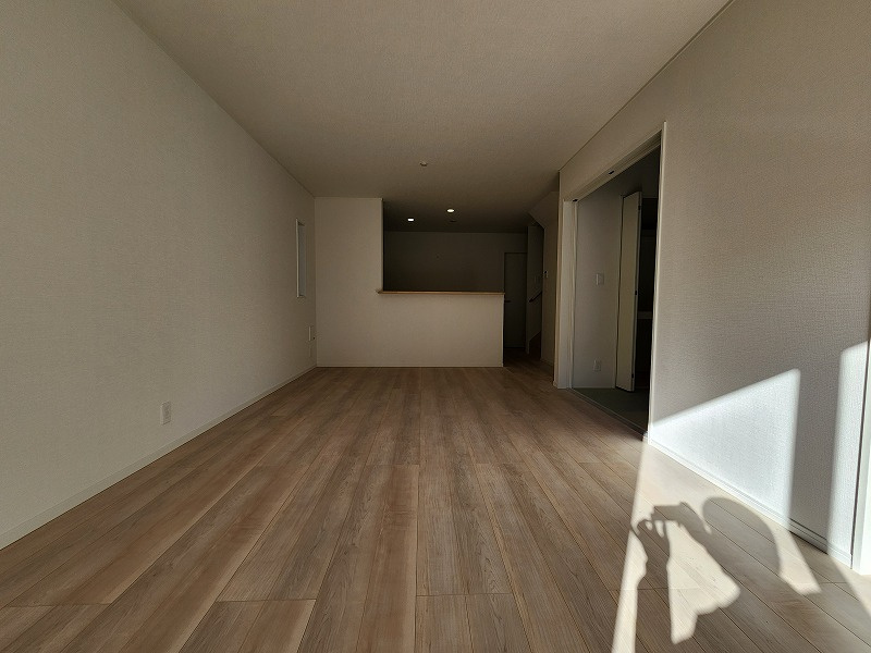 小牧市小牧1丁目　新築戸建　3号棟の居間・リビング|おしゃれなリビングです