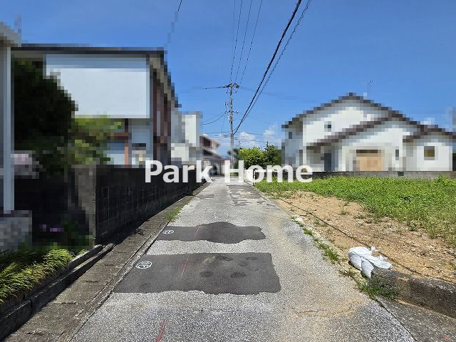 香南市野市西野-東棟・建築条件付き-売土地の前面道路含む現地写真