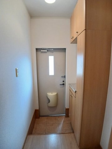ラミアカ－メラ　ドゥエの玄関