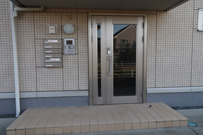 サンハイム須屋 A棟のエントランス