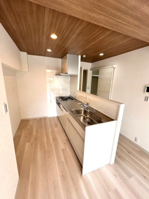 【キッチン】 | ■全面改装済み（2025年8月16日）■シャンボール茨木 | 【改装内容】
・浴室新調・キッチン新調・洗面台W750新調・トイレ新調・洗濯機置場新設（給湯器は既設再利用）・掃き出し窓に内窓新規設置・廊下幅広げてます